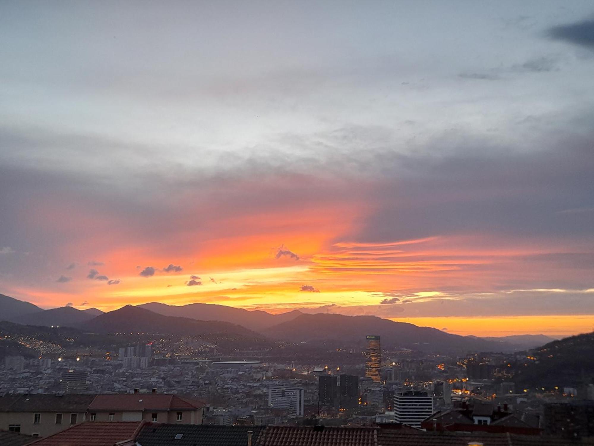 Calida Estancia Descubre La Ciudad Bilbao Exterior foto